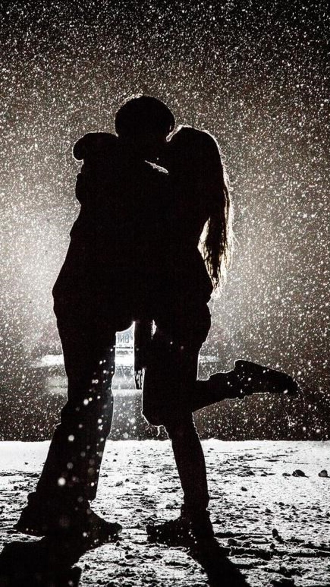 couple-kissing-in-snow-1080x1920 ⋆ LitBuzz